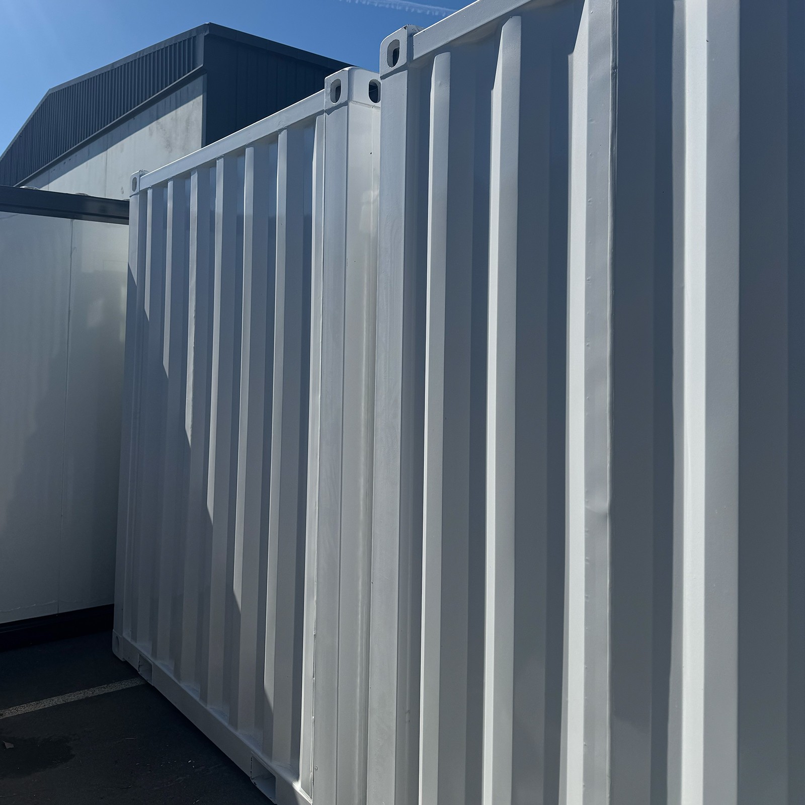 Heavy gauge corrugated steel side panel
