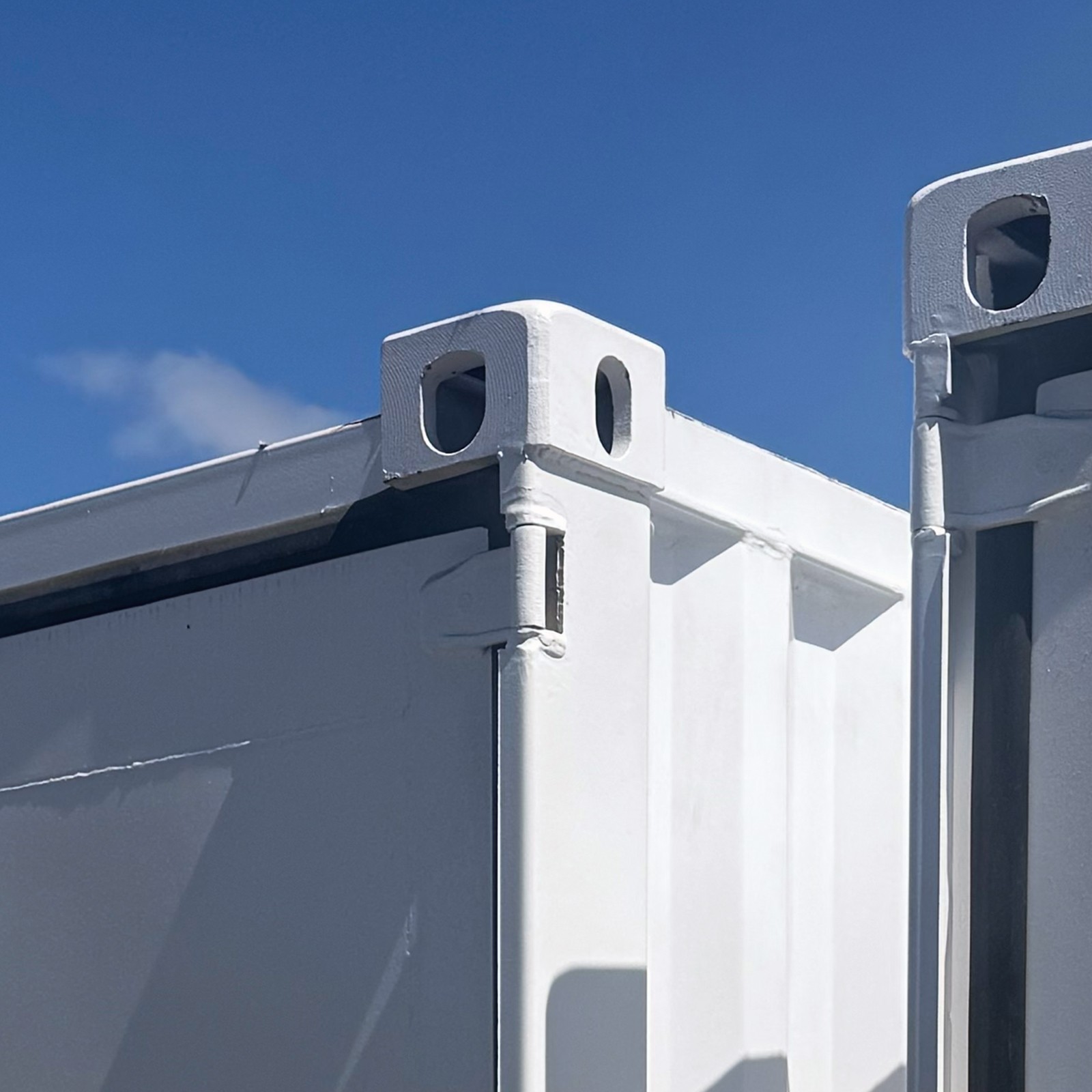 Certified corner castings for crane lifting