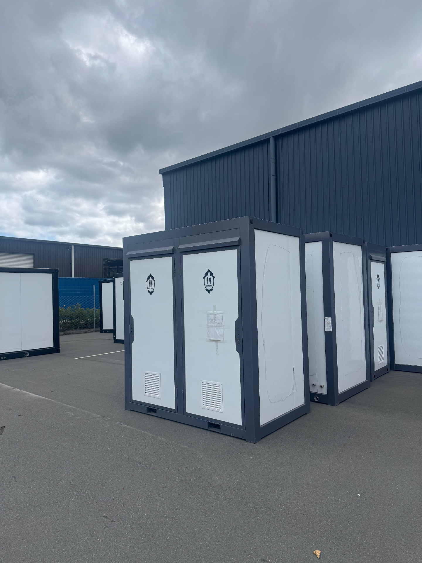 Double toilet — front angle
